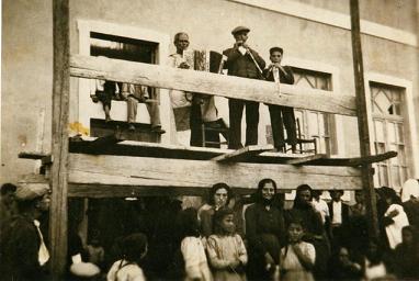 Luigi Lai suona le launeddas