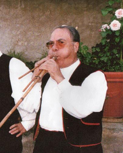 Luigi Lai con le launeddas